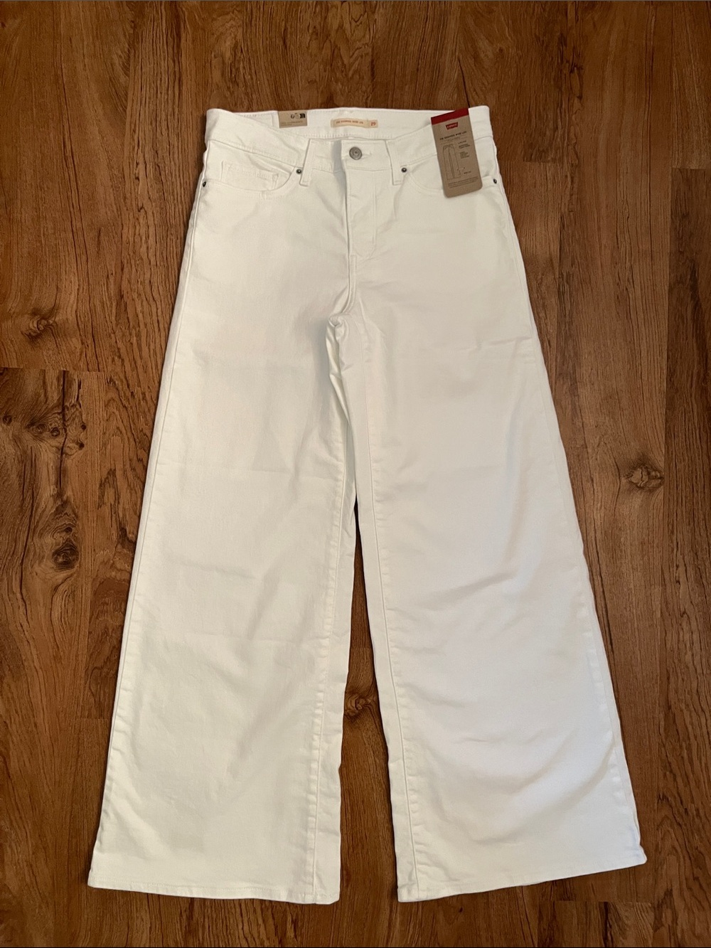 NWT Levi’s 318 Shaping Wide Leg Jeans - Picture 4 of 13
